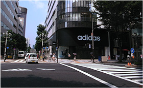 栄駅から