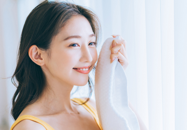 笑顔で満たされている女性