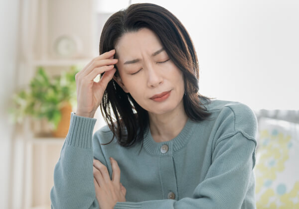 閉経によるエストロゲンの減少に悩む女性